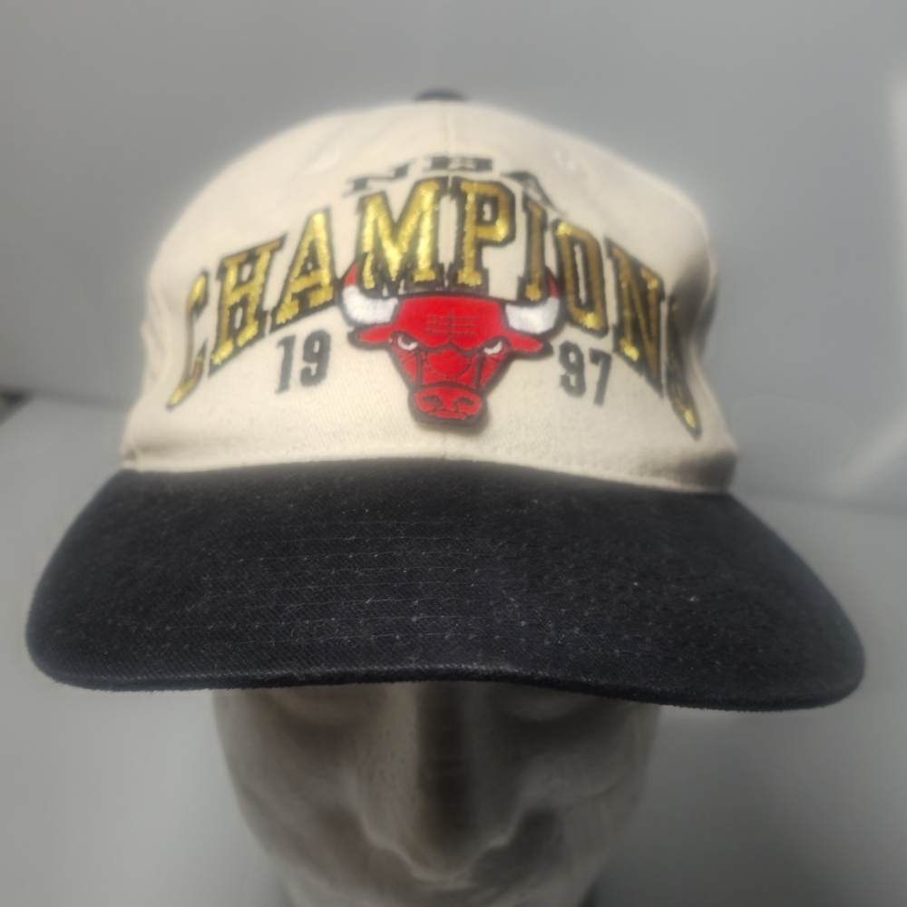 Chicago Bulls NBA Championship Snapback Cap Vintage 1997 American Needle.